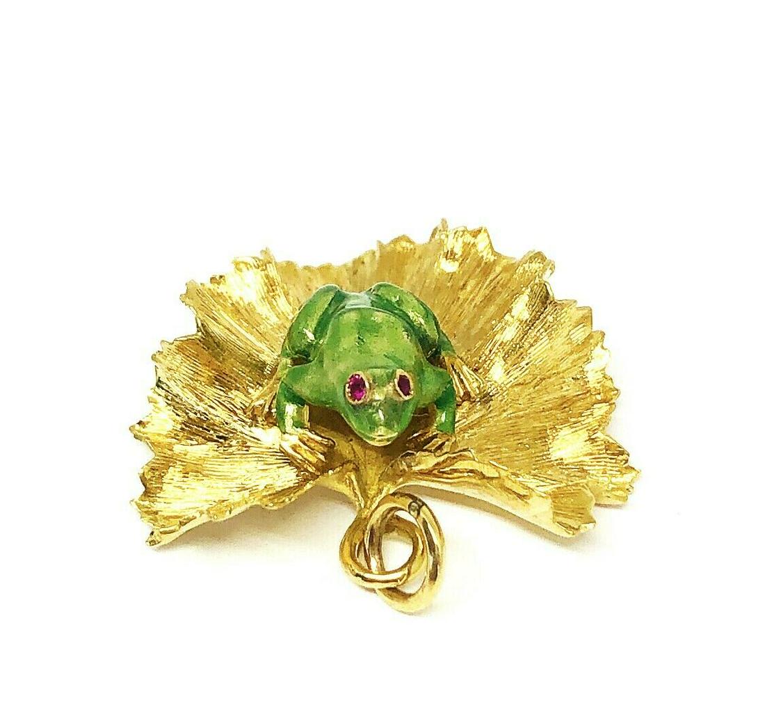 CUTE Vintage Yellow Gold Leave Ruby Green Enamel Frog (1 of 6)