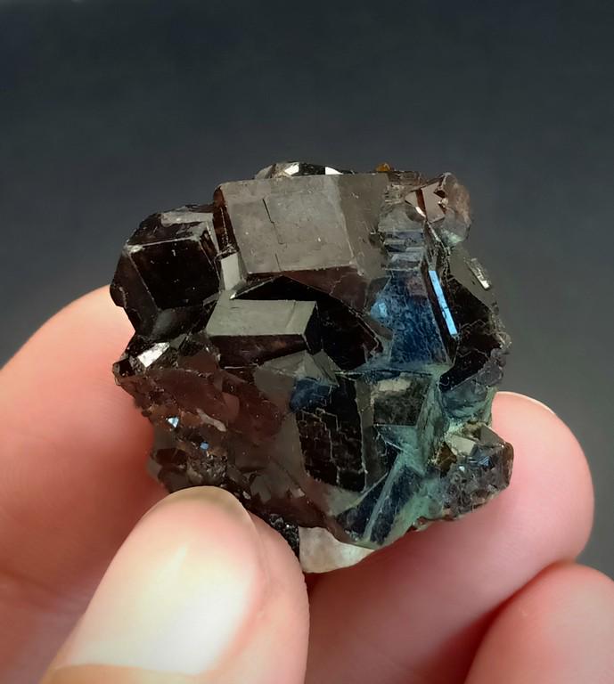 26 Gram Natural Cubic Andradite Garnet Specimen: Title: 26 Gram Natural Cubic Andradite Garnet Specimen Treatment: Natural Gemstones: Garnet Weight: 26 Gram Size/Dimensions: 28x20x20 mm Origin: Pakistan Reserve: $10.00 Shipping: Domestic: Flat-rate