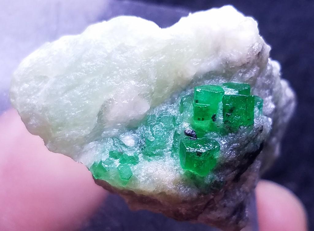 27 Grams Beautiful Emerald Specimen: Title: 27 Grams Beautiful Emerald Specimen Origin: Pakistan Weight: 27 Grams Size/Dimensions: 42x26x26 MM Additional Information: Natural Reserve: $35.00 Shipping: Domestic: Flat-rate of $15.00 to an