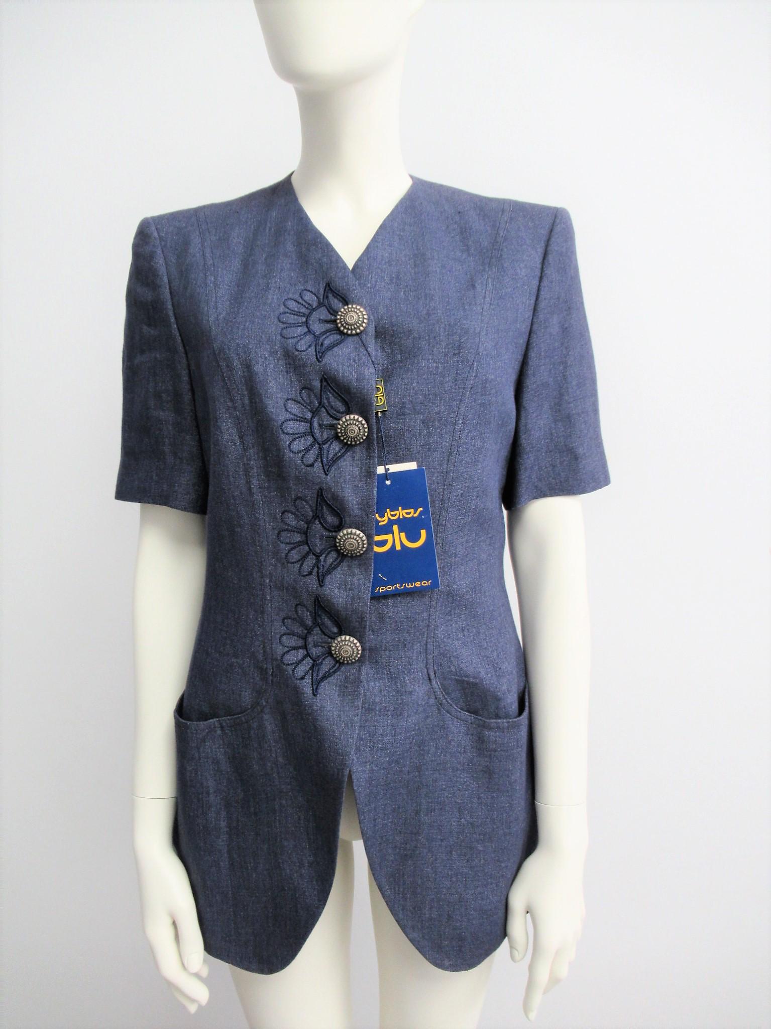 Byblos vintage jacket in pure linen sz. M: Title: Byblos vintage jacket in pure linen sz. M Materials: Linen Size: TG: 44 IT / M. MEASURES: Shoulder 43 cm (16.93 "), chest 46 cm (18.11"), length 77 cm (30.31 "), sleeve 27 cm (10.63"). Descript