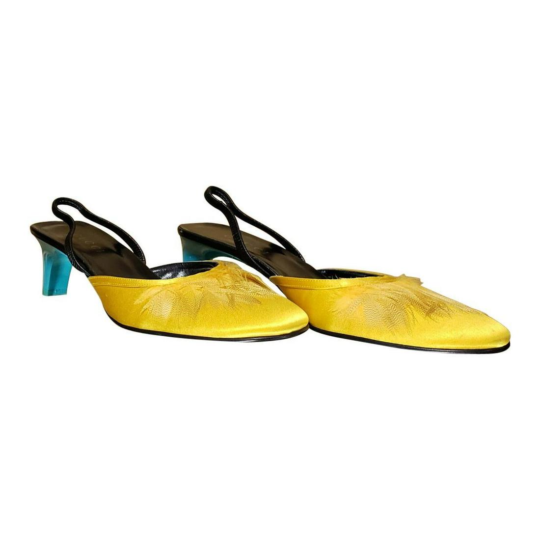 S/S 1999 VINTAGE TOM FORD for GUCCI YELLOW CREPE SATIN: S/S 1999 TOM FORD for GUCCI Crepe Satin Color: Yellow Leather lining Leather sole Feathers Heel measures approximately 2'' Italy Size is 8 B Brand new, in original box, in excellent condition. Details