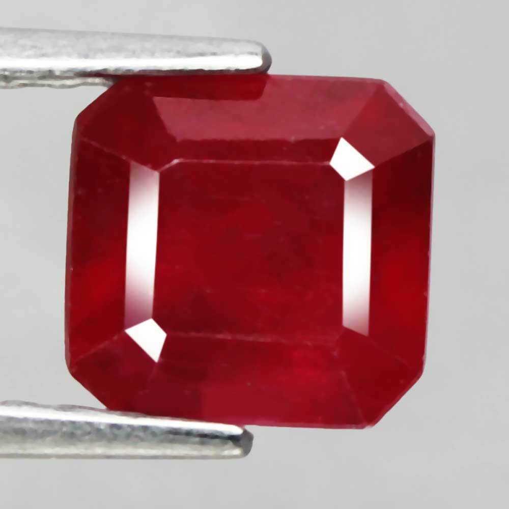 2,61 cts Natural Scissor Blood Red Ruby (1 of 3)