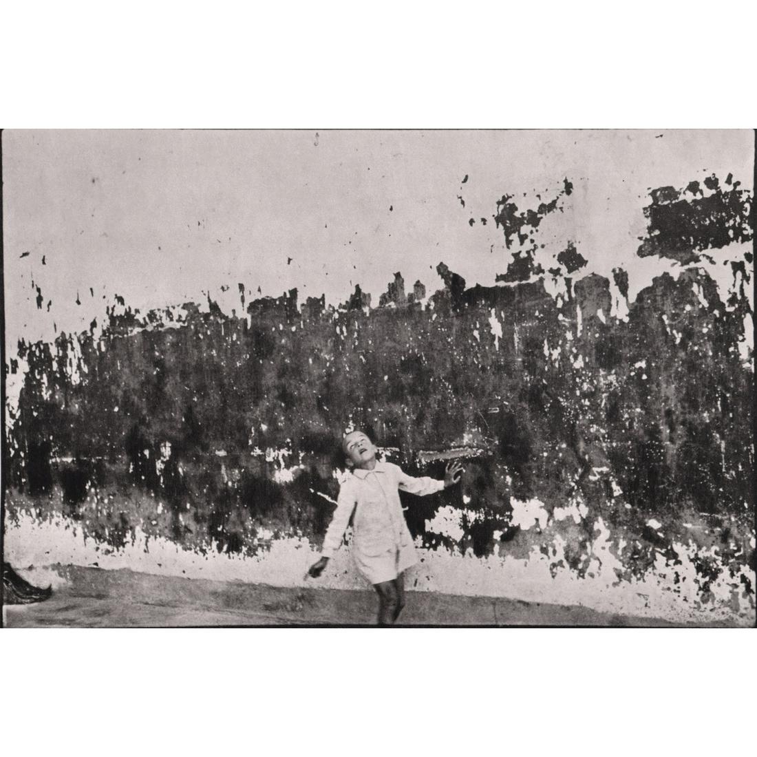 HENRI CARTIER-BRESSON - Valencia, Spain 1933: Artist: HENRI CARTIER-BRESSON Print Title: Valencia, Spain 1933 Folio limited edition 431/1000 Medium: Sheet-fed Gravure Printing date: 1979 Printed in Italy Image Size approx: 7 X 10.5 inches Henri C