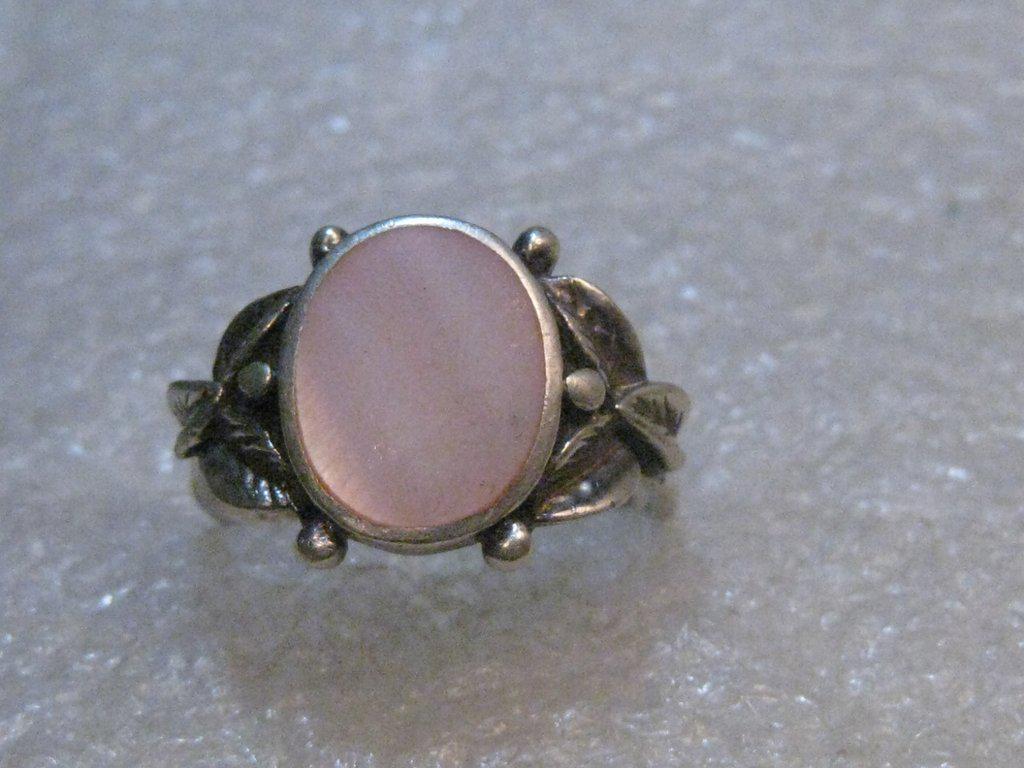 Southwestern Sterling Pink MOP Ring, size 8, 4.19 gr.: Vintage Southwestern Sterling Silver MOP Ring, Native American. Size 8, 4.19 grams. This is signed N.D. or that is what it looks like - for North Dakota? This has a bezel set pink mother-of-pearl inla