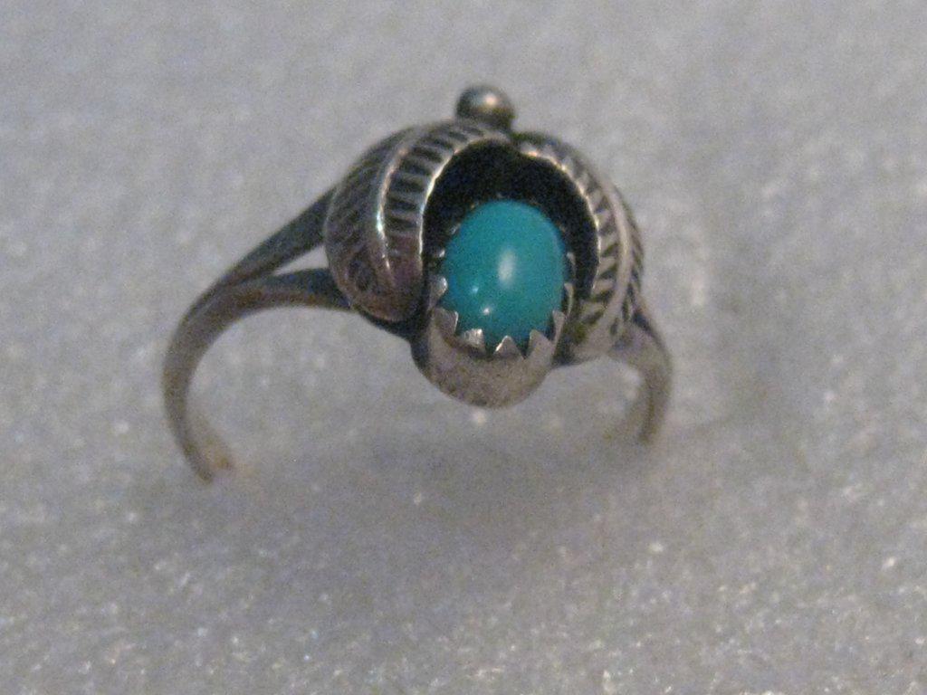 Vintage Southwestern Sterling Turquoise Ring, sz. 5,: Vintage Southwestern Sterling Turquoise Ring. This is a size 5, 1970's - it is 13.3mm across the top of the finger with a split band at the top of the ring which tapers down to a single band and 2mm a