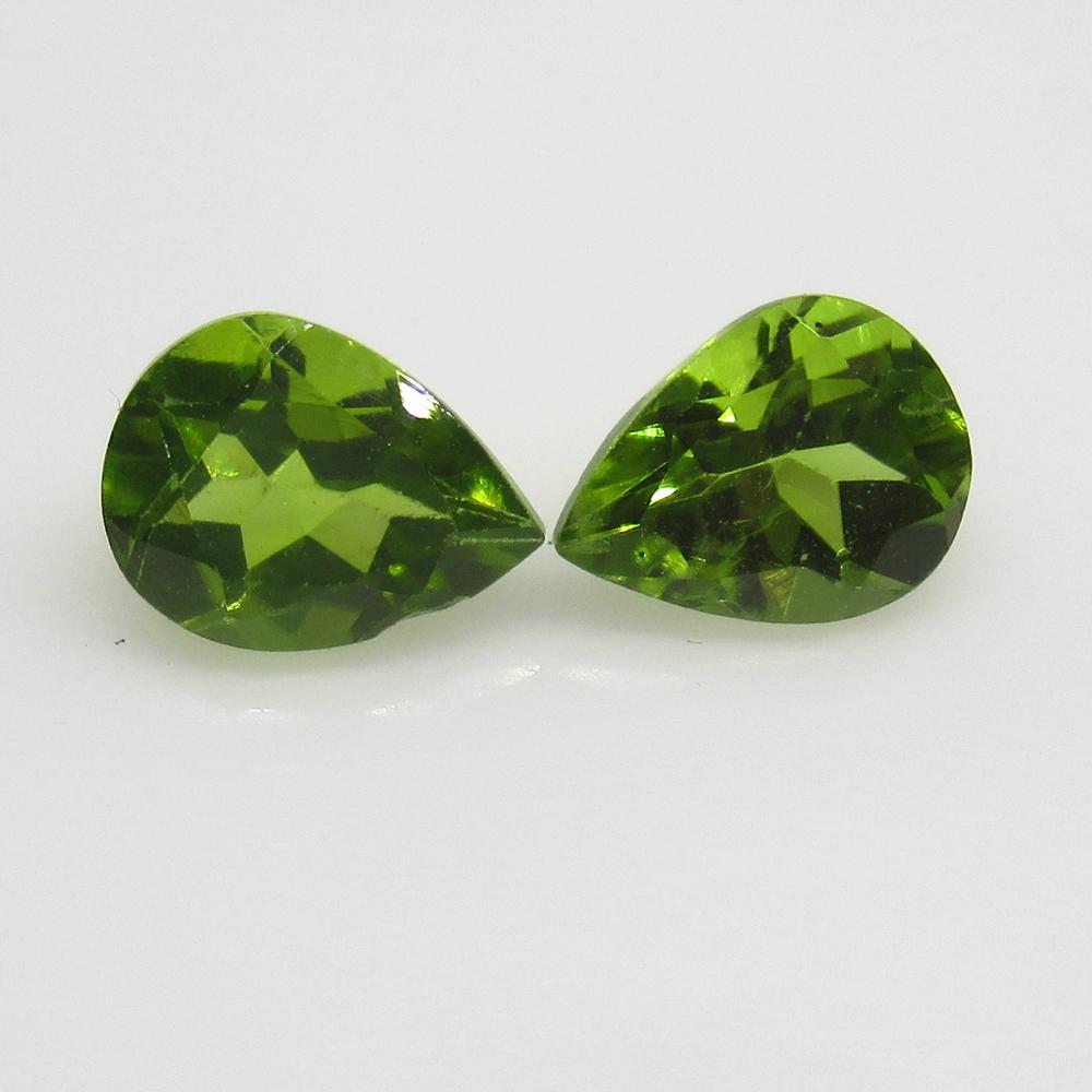 2.66 Ct Natural Pakistan Peridot Pear Pair: No Reserve! Title: 2.66 Ct Natural Pakistan Peridot Pear Pair Stone Clarity: VVS Gemstone: Natural Peridot Carat Weights: 2.66 Size/Dimensions: 8.10 x 6.10 x 4.30 mm / 2 PC's Top Class Full Luster / E