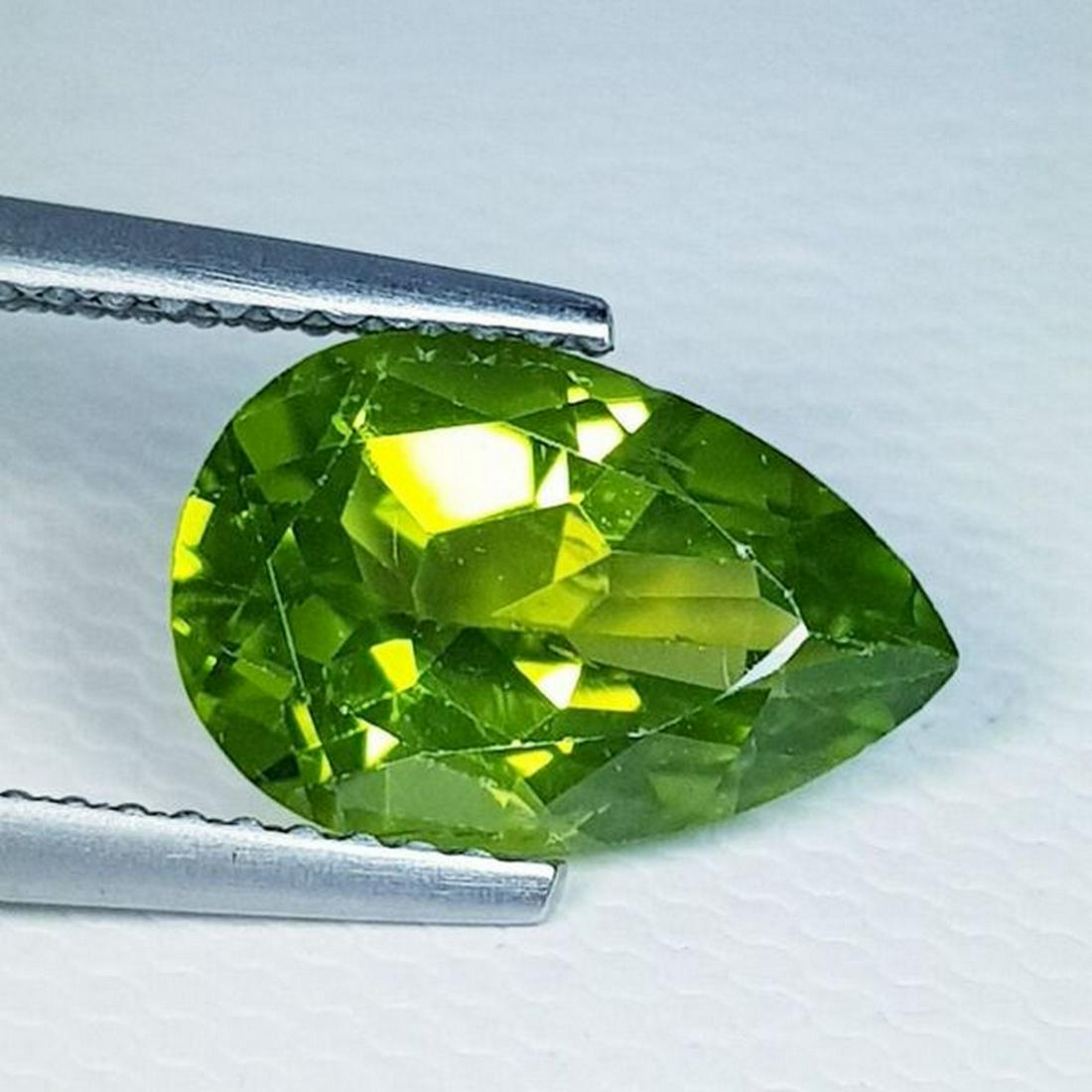 Natural Peridot Pear Cut 3.10 ct: No Reserve! Title: Natural Peridot Pear Cut 3.10 ct Color/Clarity: VVS Gemstones: Loosegemstone Carat Weights: 3.1 Size/Dimensions: 11.90 x 7.80 x 5.10 Additional Information: Pear - Pakistan Shipping