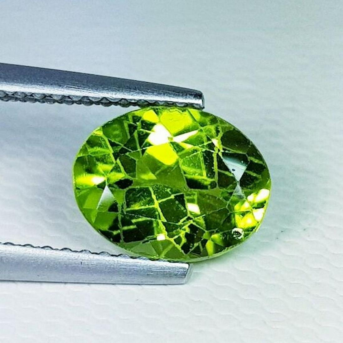 Natural Peridot Oval Cut 2.20 ct: No Reserve! Title: Natural Peridot Oval Cut 2.20 ct Color/Clarity: VVS Gemstones: Loosegemstone Carat Weights: 2.2 Size/Dimensions: 9.00 x 7.10 x 4.80 Additional Information: Oval - Pakistan Shipping: