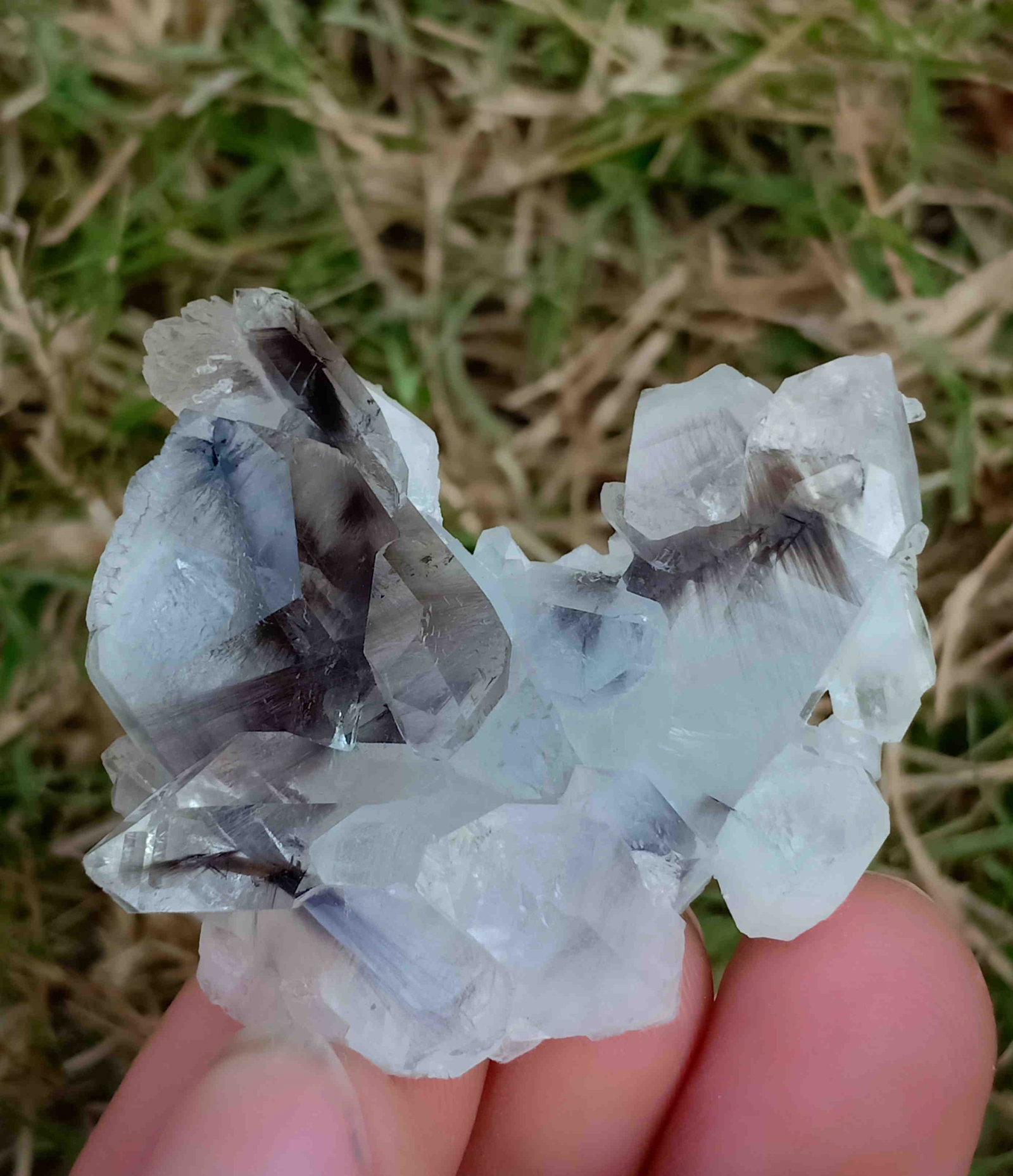 22 Gram Beautiful Natural Rutile Quartz Specimen: Title: 22 Gram Beautiful Natural Rutile Quartz Specimen Treatment: Natural Gemstones: Rutile Quartz Weight: 22 Gram Size/Dimensions: 45x40x12 mm Origin: Pakistan Reserve: $10.00 Shipping: Domestic: F