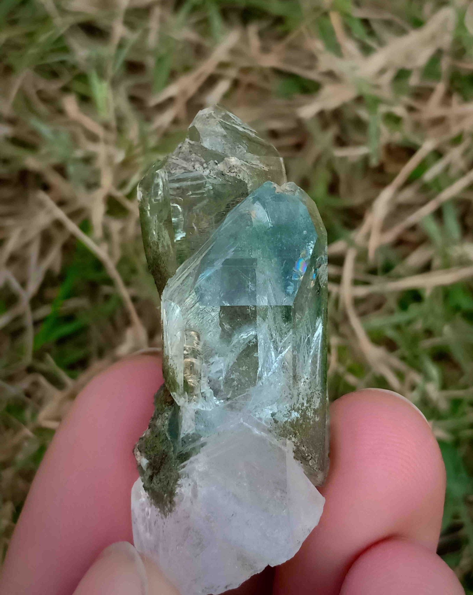 20 Gram Beautiful Natural Chlorine Quartz Specimen: No Reserve! Title: 20 Gram Beautiful Natural Chlorine Quartz Specimen Treatment: Natural Gemstones: Chlorine Quartz Weight: 20 Gram Size/Dimensions: 46x16x16 mm Origin: Pakistan Shipping: Domestic: Fl