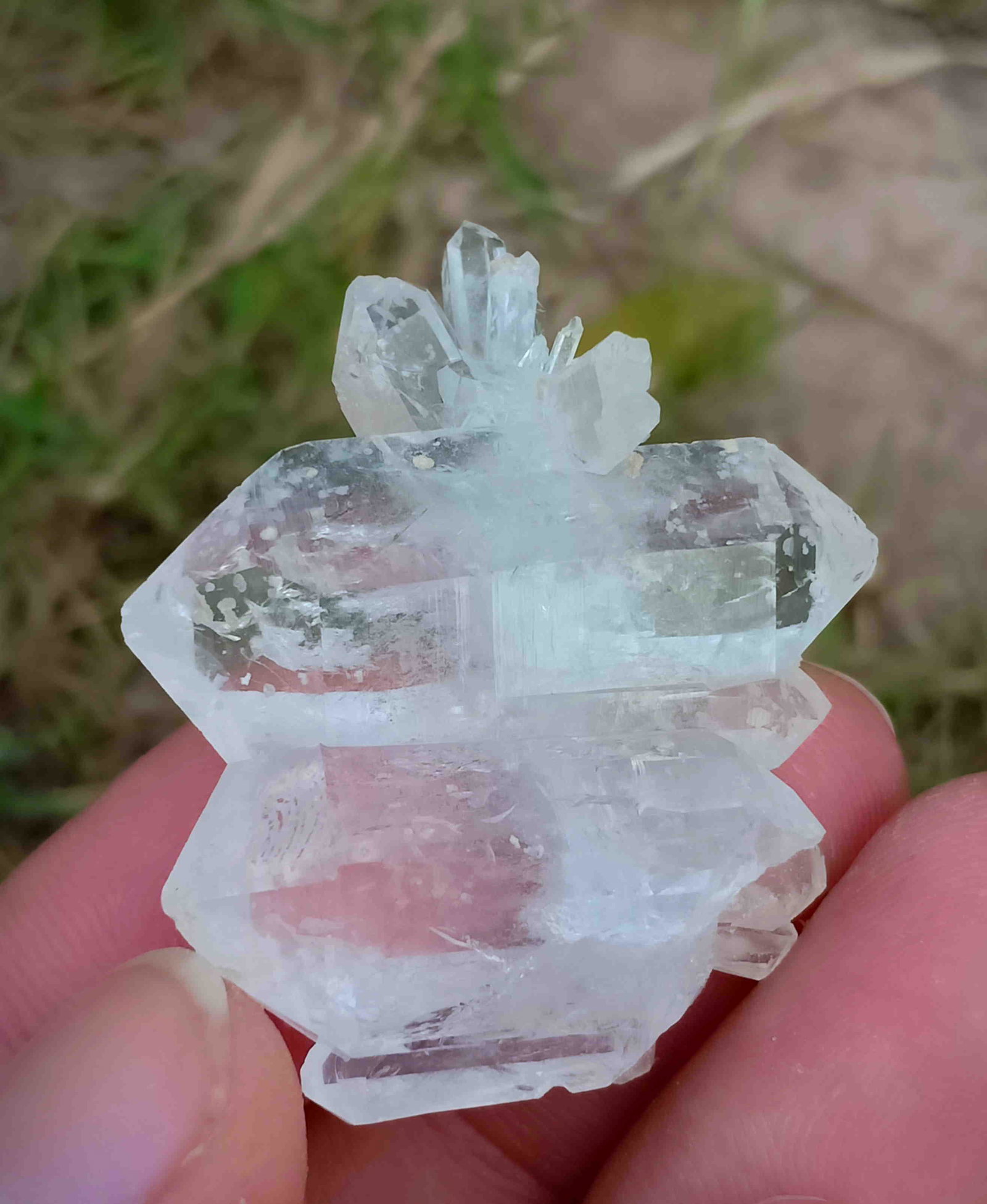15 Gram Interesting Natural Beautiful Feden Quartz: Title: 15 Gram Interesting Natural Beautiful Feden Quartz Specimen Treatment: Natural Gemstones: Feden Quartz Weight: 15 Gram Size/Dimensions: 37x33x12 mm Origin: Pakistan Reserve: $10.00 Shipping: