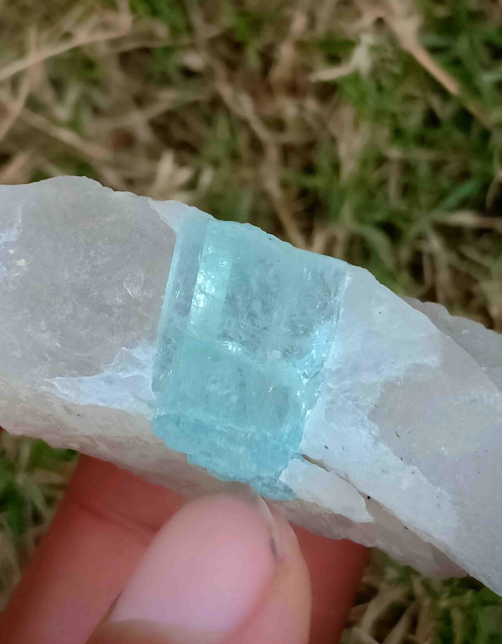 92 Gram Intersting Double Terminated Natural Aquamrine: Title: 92 Gram Intersting Double Terminated Natural Aquamrine Specimen Treatment: Natural Gemstones: Aquamrine Weight: 92 Gram Size/Dimensions: 85x40x21 mm Origin: Pakistan Reserve: $20.00 Shipping: