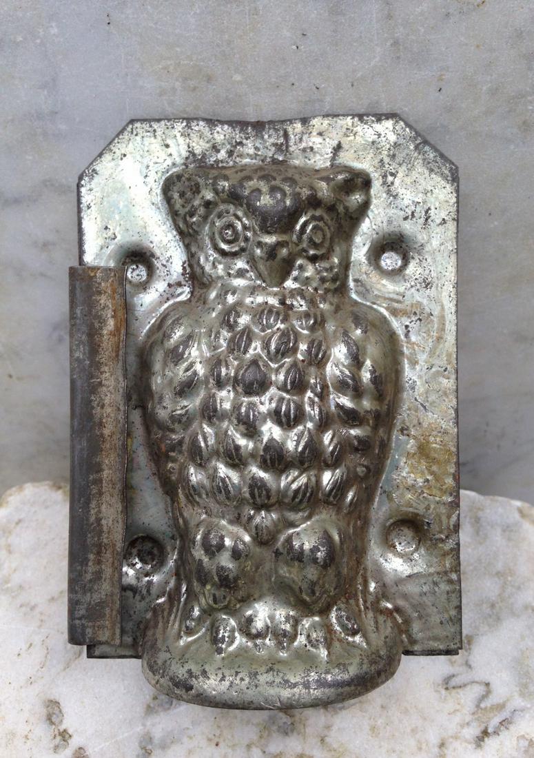 C1909 Tin Owl Chocolate Mold (1 of 2)