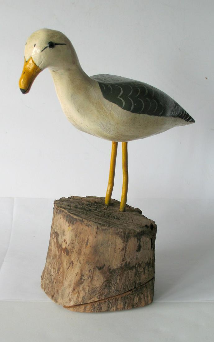 Vintage folk art seagull carving. (1 of 2)