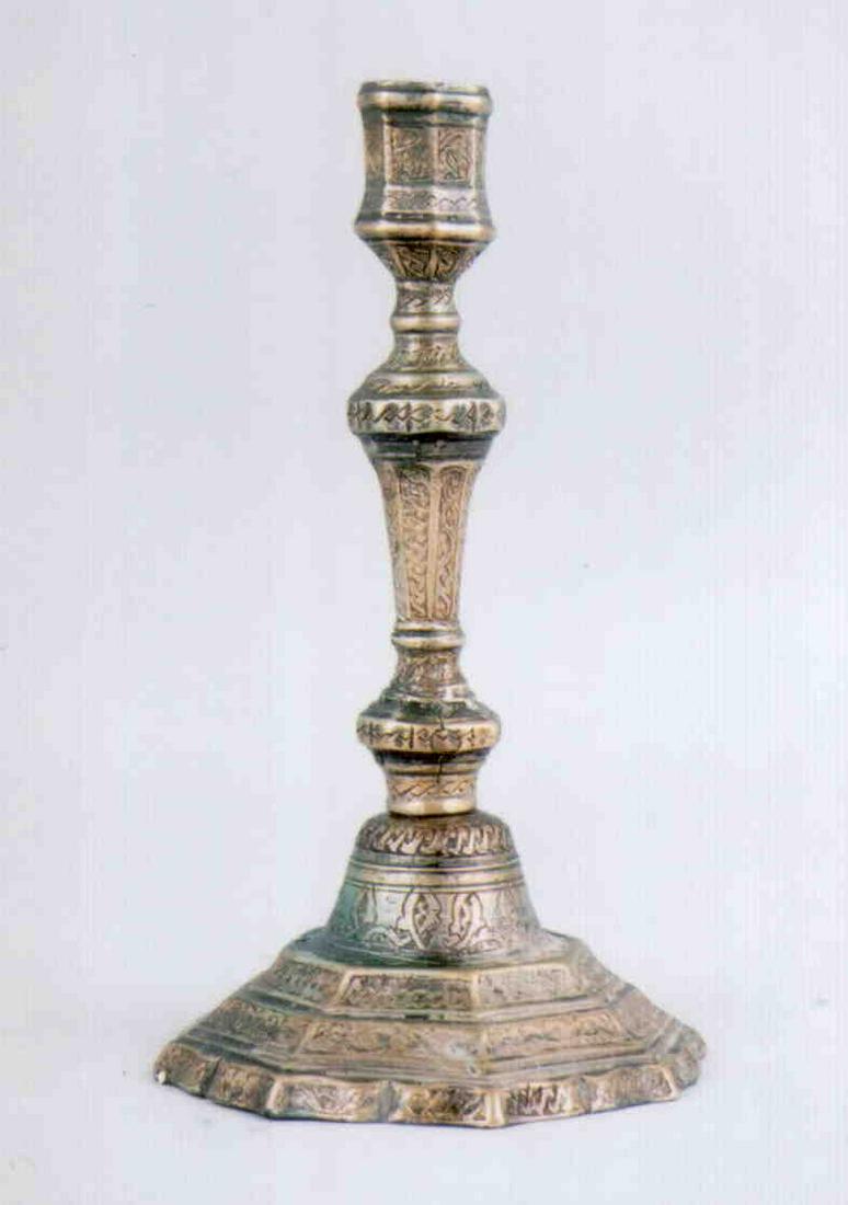 A fine early 18th century French brass scalloped (1 of 1)