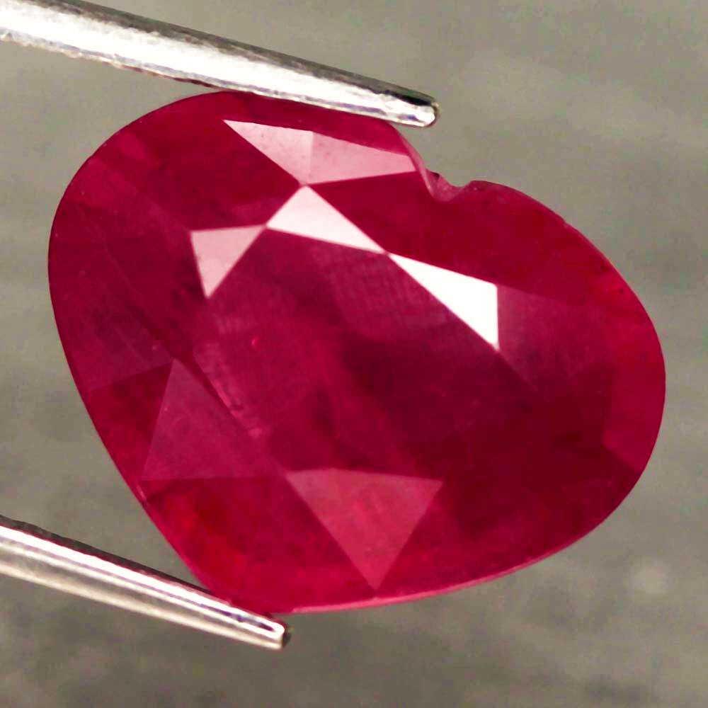 6,33 cts Natural Heart Cut Pink Red Rub (1 of 3)