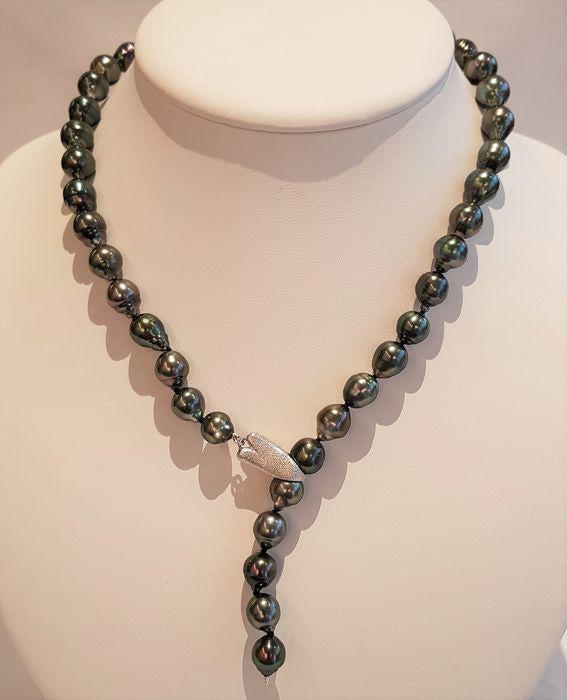 925 Silver - 8.5x11mm Peacock Tahitian pearls -: A beautiful necklace of peacock Tahitian pearls complimented with an elegant silver clasp. Grown in the black-lipped Pinctada margaritifera oyster in the tropical waters of French Polynesia, these sal