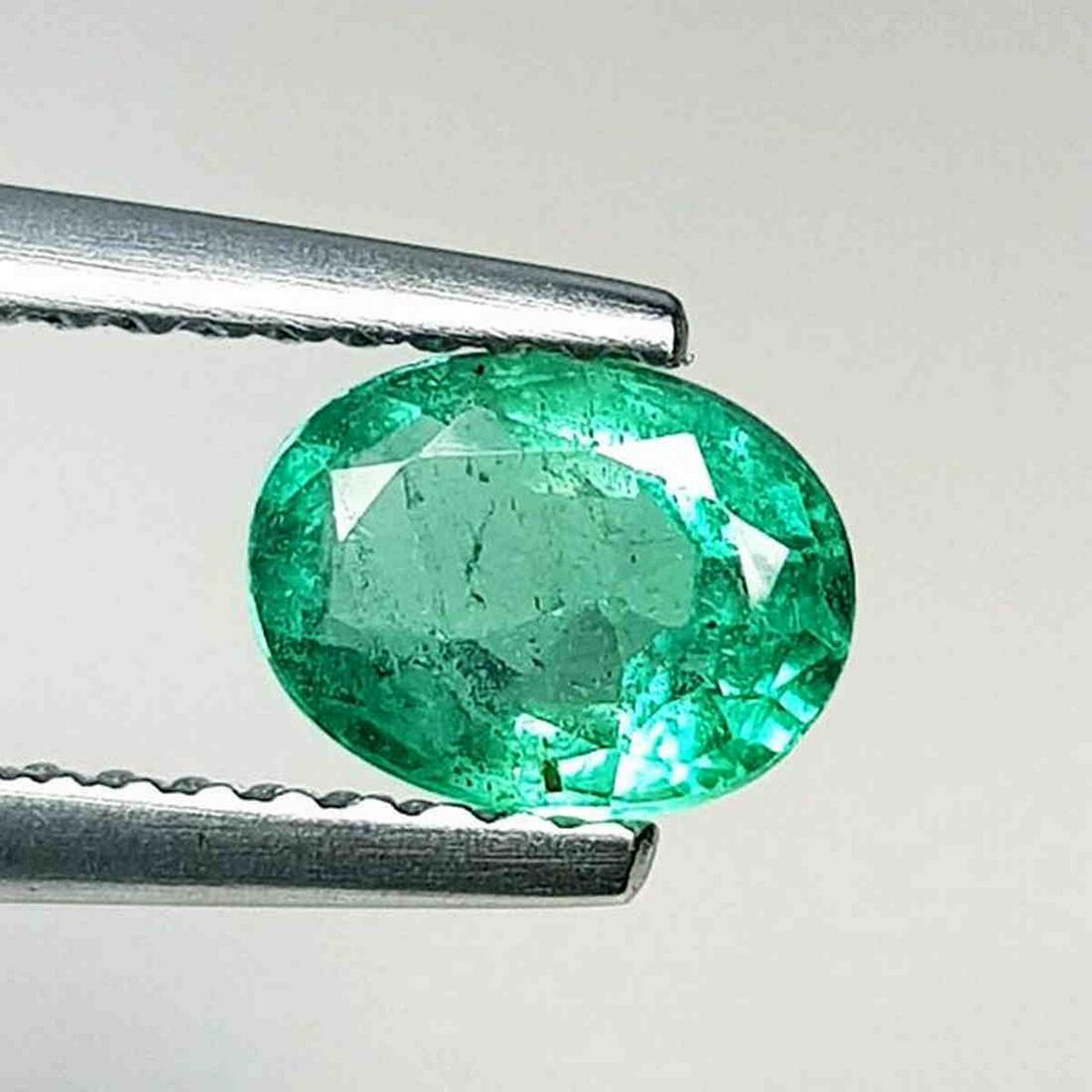 Natural Emerald Oval Cut 0.79 ct (1 of 5)