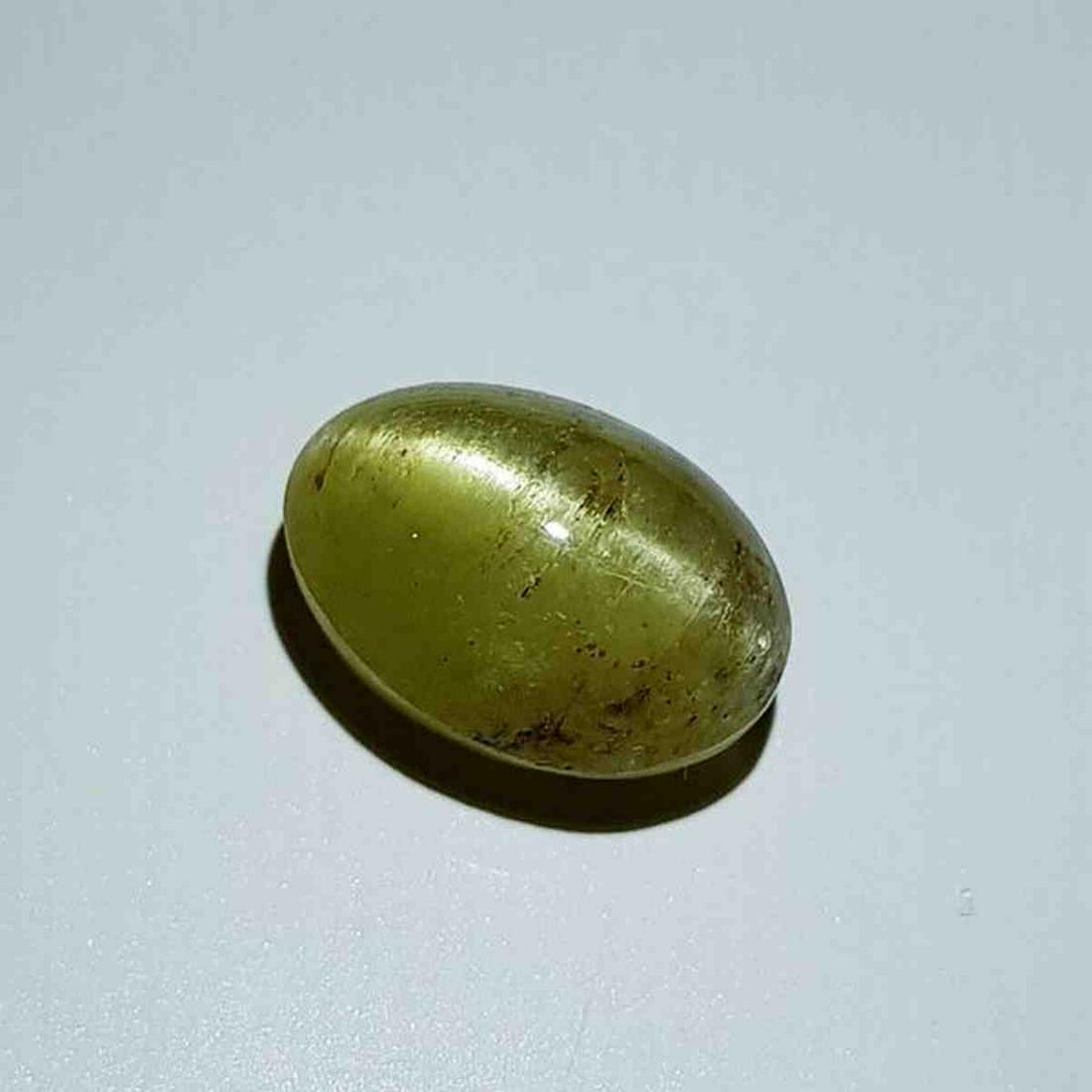 7.65 ct Natural Apatite cat's Eye: No Reserve! Title: 7.65 ct Natural Apatite cat's Eye Color/Clarity: Semi Transparent Gemstones: Loosegemstone Carat Weights: 7.65 Size/Dimensions: 12.80 x 9.00 x 7.80 Additional Information: Oval - Jh