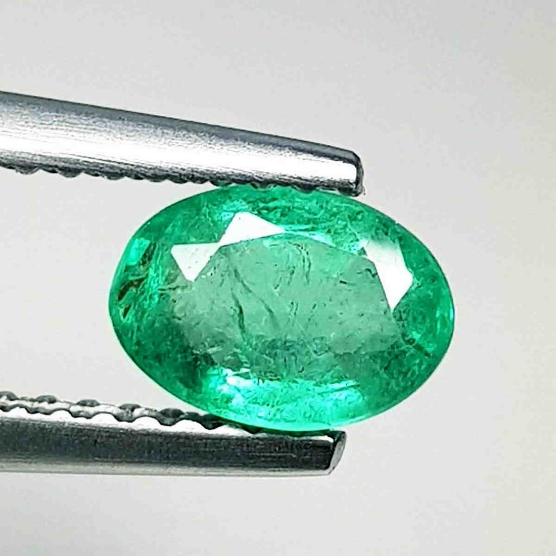 Natural Emerald Oval Cut 0.80 ct (1 of 5)