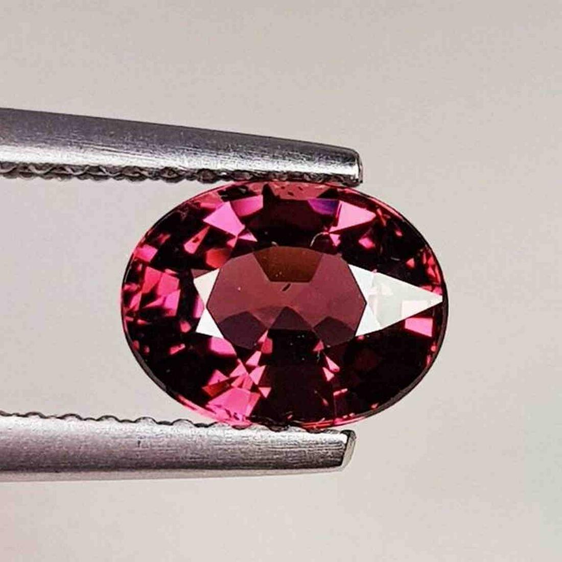 Natural Rhodolite Garnet Oval Cut 1.63 ct: No Reserve! Title: Natural Rhodolite Garnet Oval Cut 1.63 ct Color/Clarity: VVS - VS Gemstones: Gemstones Carat Weights: 1.63 Size/Dimensions: 7.60 x 6.00 x 4.20 Additional Information: Oval - Burma S