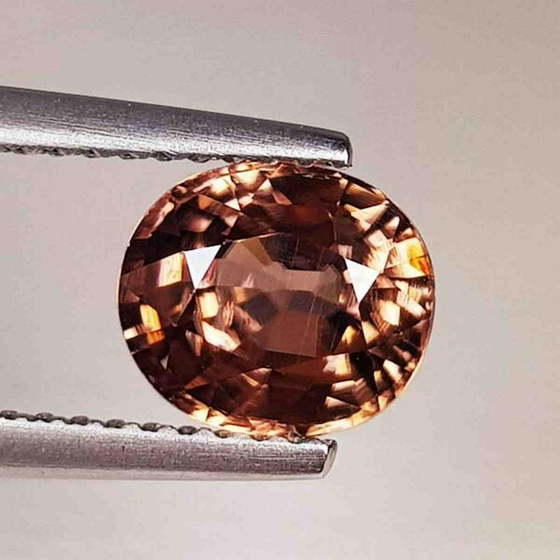 2.32 ct Natural Zircon Oval Cut: No Reserve! Title: 2.32 ct Natural Zircon Oval Cut Color/Clarity: VVS Gemstones: Loosegemstone Carat Weights: 2.32 Size/Dimensions: 7.50 x 6.50 x 4.50 Additional Information: Oval - Cambodia Shipping:
