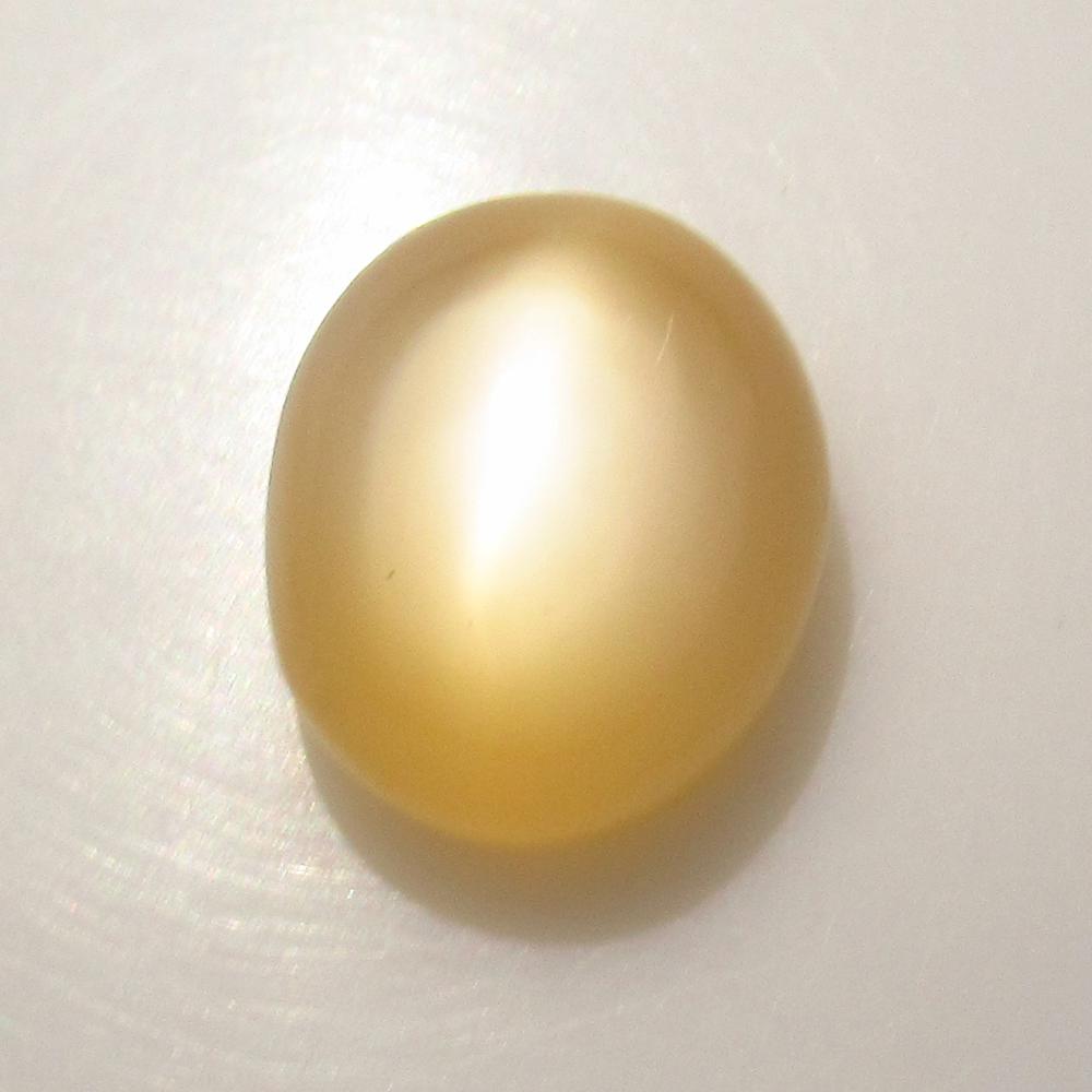 8.00 Ct Natural Moonstone Oval Cab: No Reserve! Title: 8.00 Ct Natural Moonstone Oval Cab Stone Clarity: Transparent Gemstones: Natural Moonstone Carat Weights: 8.00 Size/Dimensions: 12.60 x 10.70 x 7.80 mm Additional Information: Nice