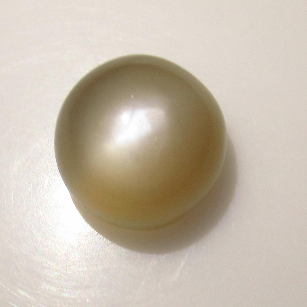 12.78 Ct Natural Moonstone Round Cab: No Reserve! Title: 12.78 Ct Natural Moonstone Round Cab Stone Clarity: Transparent Gemstones: Natural Moonstone Carat Weights: 12.78 Size/Dimensions: 13.60 x 13.60 x 9.40 mm Additional Information: Ni