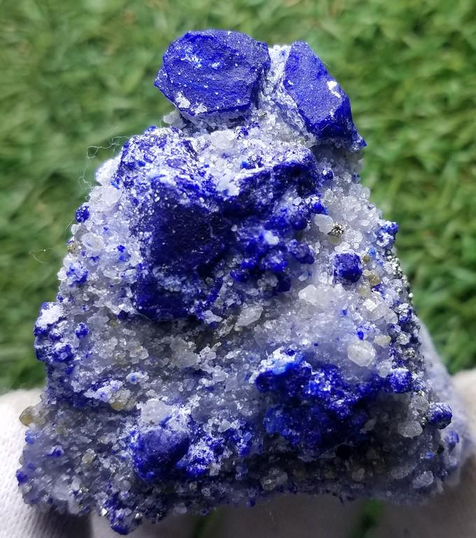 152 Grams Deep Blu Natural Lazurite Specimen Golden: Title: 152 Grams Deep Blu Natural Lazurite Specimen Golden Pyrite Gemstones: Lazurite Carat Weights: 152 Grams Size/Dimensions: 55x51x45 MM Additional Information: Natural Reserve: $40.00 Shipping: D