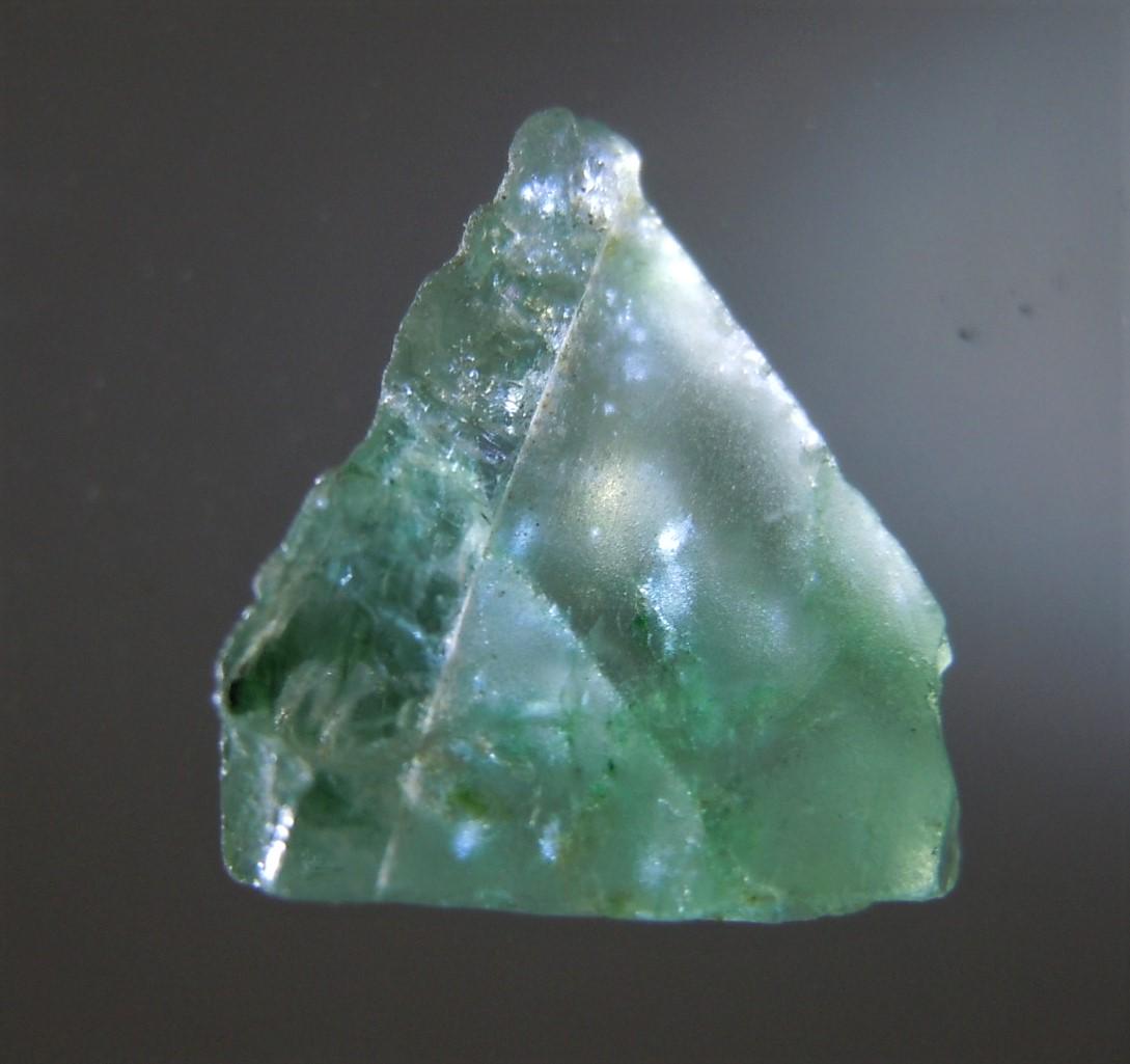 3 CT TRANSLUCENT EMERALD - UNTREATED GEMSTONE: Title: 3 CT TRANSLUCENT EMERALD - UNTREATED GEMSTONE Origin: Chivor Mine, Bocayo Dist. Colombia Size: 1x0.95x0.57 cm / 0.6 gram Additional Information: light green, translucent emerald with crystallin