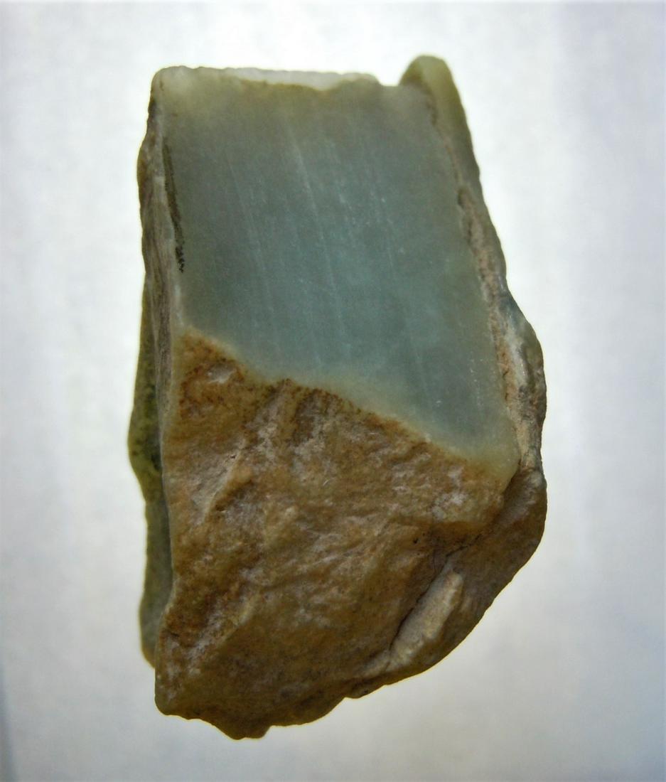 105.2 CT GENUINE BURMESE JADEITE JADE: Title: 105.2 CT GENUINE BURMESE JADEITE JADE Origin: Hpakant, Kachin State, Myanmar Size: 4x1.9x1.7 cm / 21.06 gram Additional Information: green, translucent jadeite jade slice with original crust. u