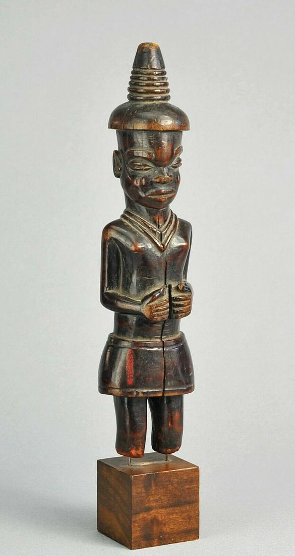 PENDE beautiful figure maybe top of chief cane African: CONGO DRC CUTE PENDE FIGURE Maybe a "cane top", according to its former owner PROVENANCE: Ex Private French-Belgian collection of Mr. Ph V. (More details on request) Characteristics: TYPE OF OBJECT: F