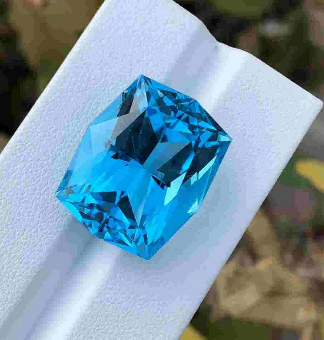 47 Carats Fancy Cut Blu Topaz ~ 23x19x13 MM: Title: 47 Carats Fancy Cut Blu Topaz ~ 23x19x13 MM Origin: Swiss Gemstones: Blu Topaz Carat Weights: 47 Carats Size/Dimensions: 23x19x13 MM Additional Information: Natural Reserve: 300 Shipping:
