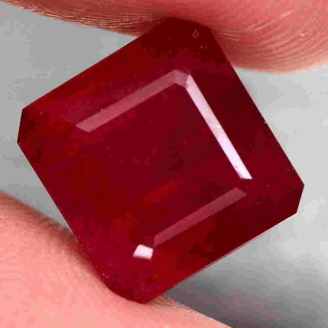 2,59 cts Natural Scissor Cut Blood Red Ruby (1 of 3)