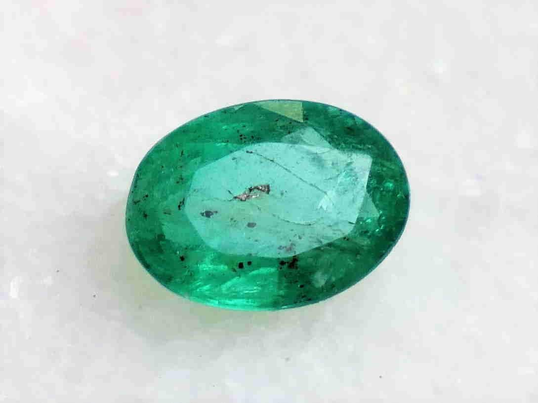 Emerald 0.78 ct IGI certified (1 of 2)