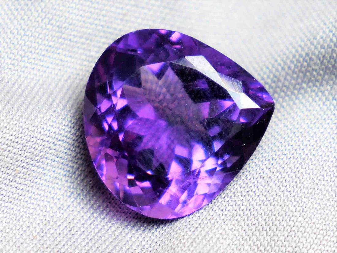 Amethyst 6.88 ct **Top Quality** Certified IGI (1 of 2)