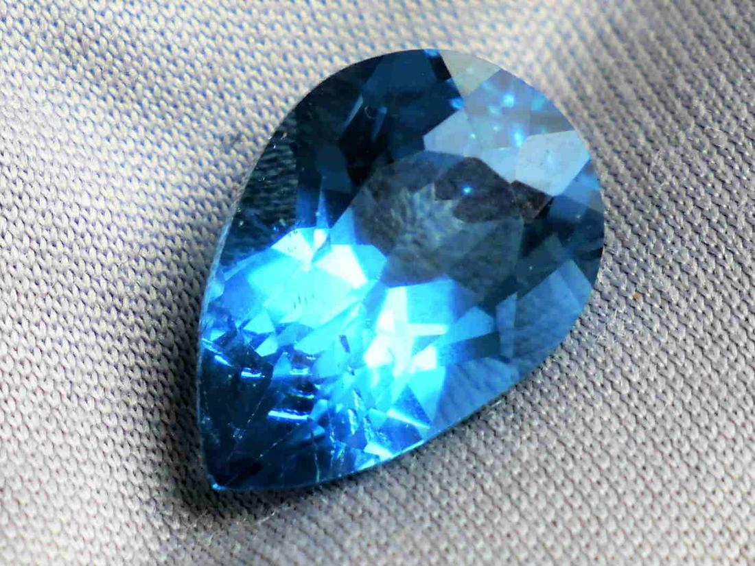Swiss Blue TOPAZ 5.52 ct **Certified IGI** (1 of 1)