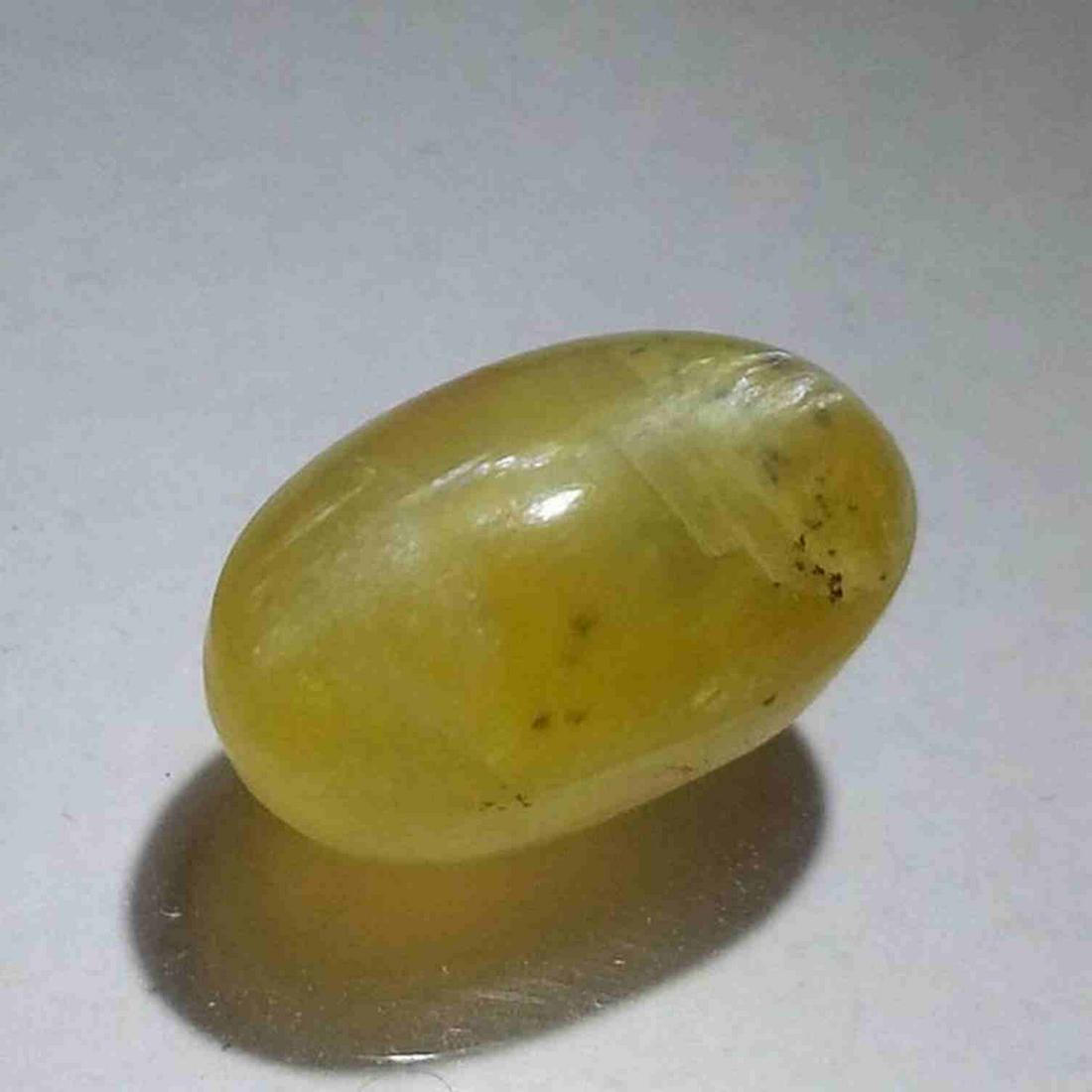 8.16 ct Natural Apatite cat's Eye: No Reserve! Title: 8.16 ct Natural Apatite cat's Eye Color/Clarity: Semi Transparent Gemstones: Loosegemstone Carat Weights: 8.16 Size/Dimensions: 15.00 x 8.70 x 10.00 Additional Information: Oval - J