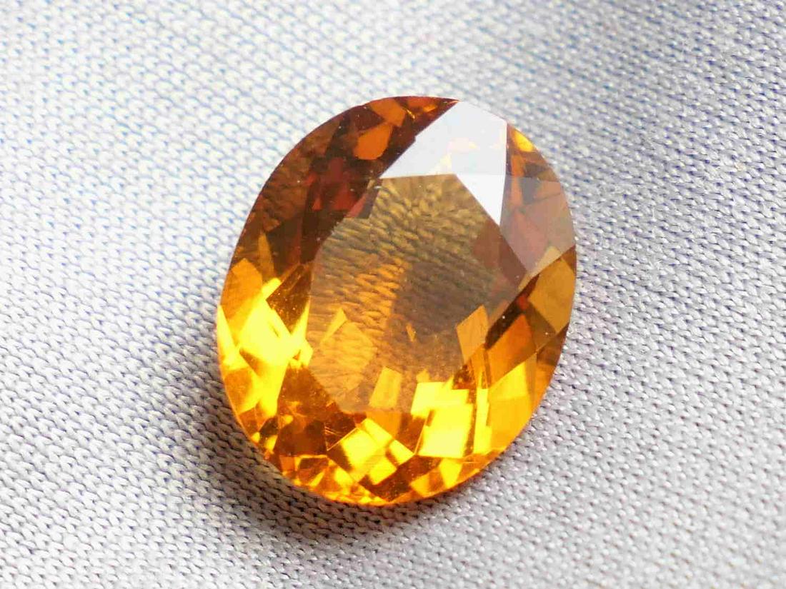 5.30 ct Natural Apatite cat's Eye: No Reserve! Title: 5.30 ct Natural Apatite cat's Eye Color/Clarity: Semi Transparent Gemstones: Loosegemstone Carat Weights: 5.3 Size/Dimensions: 13.00 x 9.00 x 8.00 Additional Information: Oval - Jha