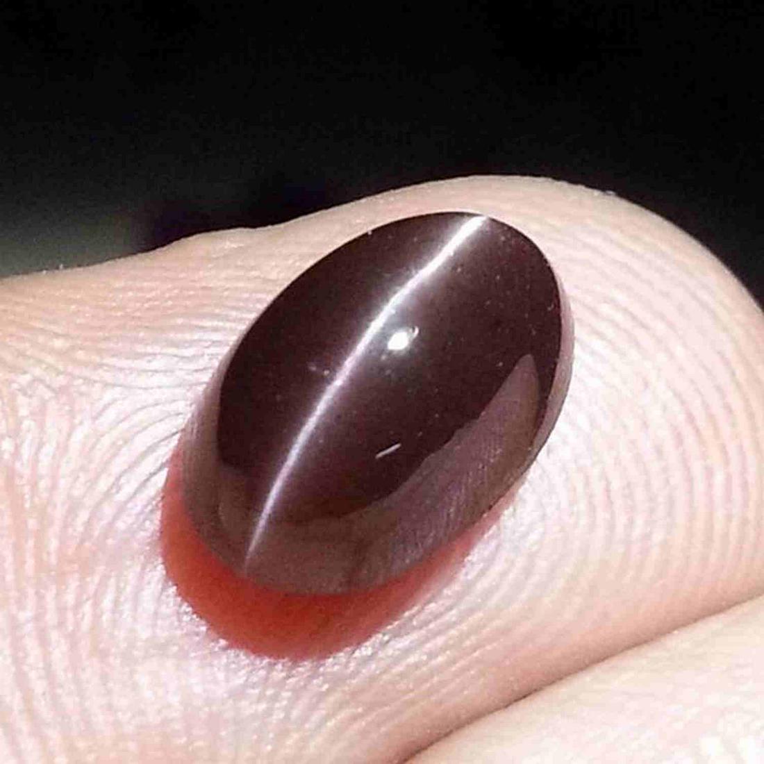 2.78 ct Natural Sillimanite Cat's Eye: No Reserve! Title: 2.78 ct Natural Sillimanite Cat's Eye Color/Clarity: Semi Transparent Gemstones: Loosegemstone Carat Weights: 2.78 Size/Dimensions: 10.50 x 6.80 x 5.50 Additional Information: Oval 