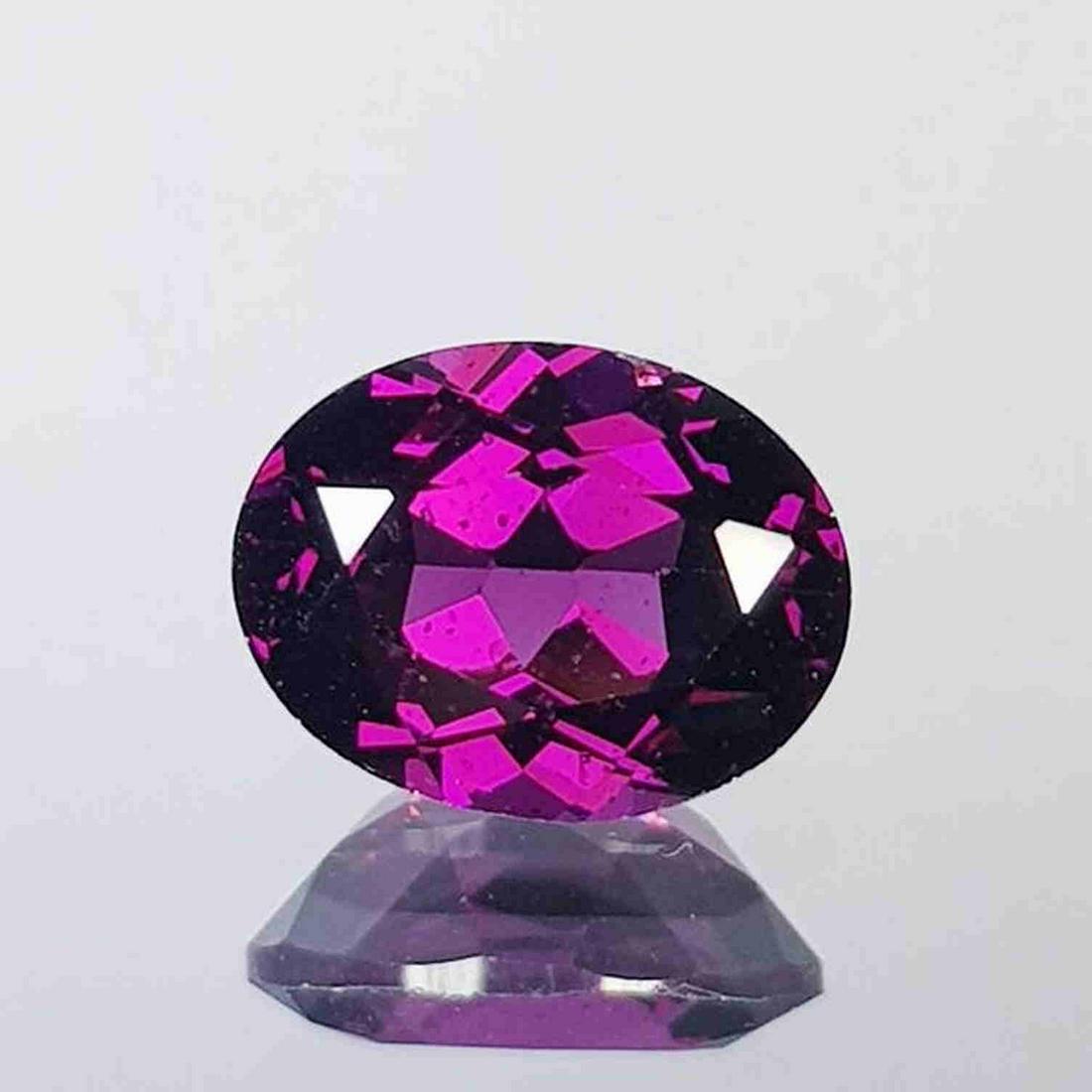 Natural Rhodolite Garnet Oval Cut 2.67 ct: No Reserve! Title: Natural Rhodolite Garnet Oval Cut 2.67 ct Color/Clarity: VVS - VS Gemstones: Gemstones Carat Weights: 2.67 Size/Dimensions: 9.00 x 6.90 x 5.00 Additional Information: Oval - Burma S