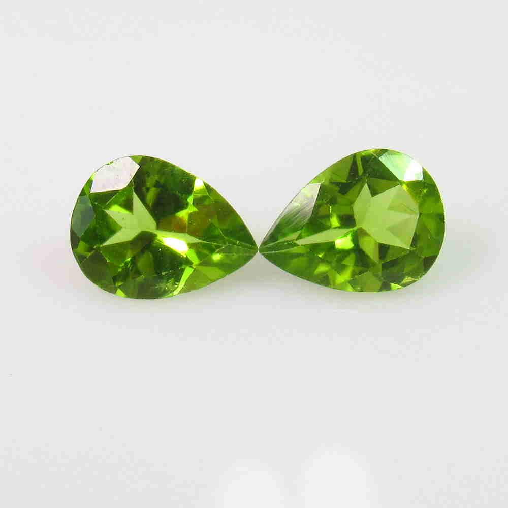 2.06 Ctw Natural Pakistan Peridot Pear Pair: No Reserve! Title: 2.06 Ctw Natural Pakistan Peridot Pear Pair Color/Clarity: VVS :Gemstone: Peridot Carat Weights: 2.06 Size/Dimensions: 8.00 x 6.00 x 3.50 mm / 2 PC's Additional Information: Top Cla