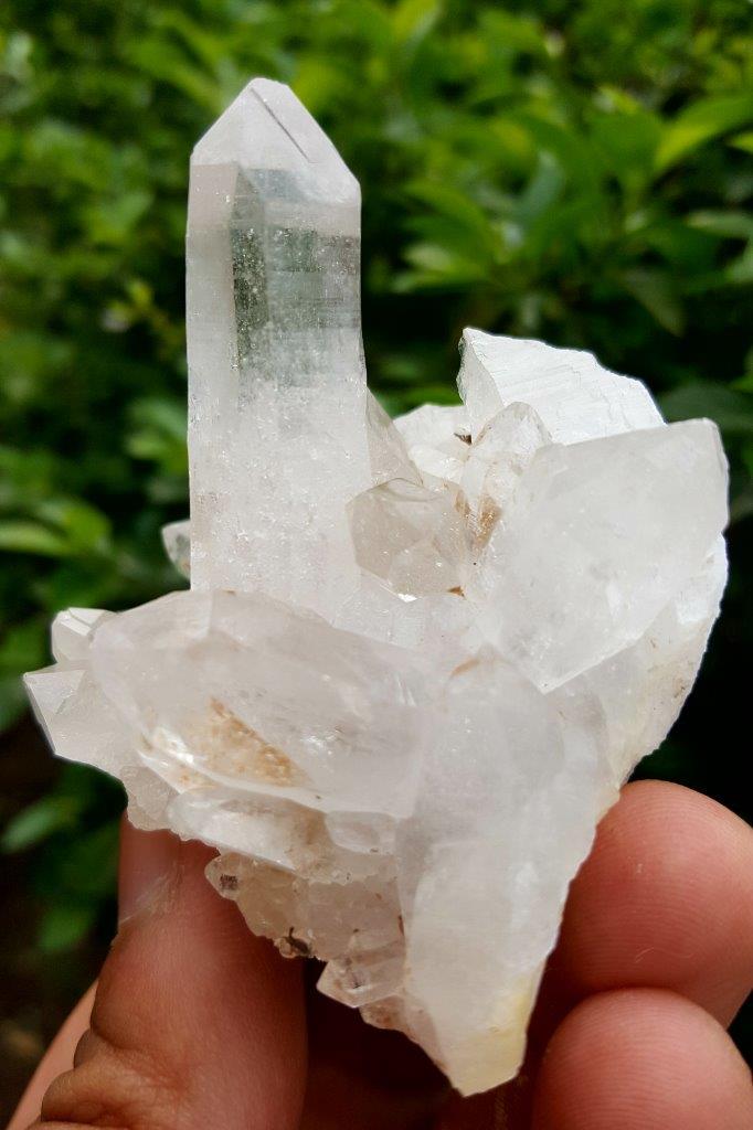 89.5Grams Natural Termianted Healing Quartz Crystals: Title: 89.5Grams Natural Termianted Healing Quartz Crystals Specimen 57X62.5X52 mm Origin: Pakistan Reserve: $9.00 Shipping: Domestic: Flat-rate of $23.00 to anywhere within the contiguous U.S. Intern