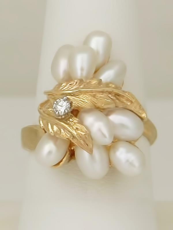 LADIES 14k YELLOW GOLD .03ct ROUND DIAMOND OVAL (1 of 8)