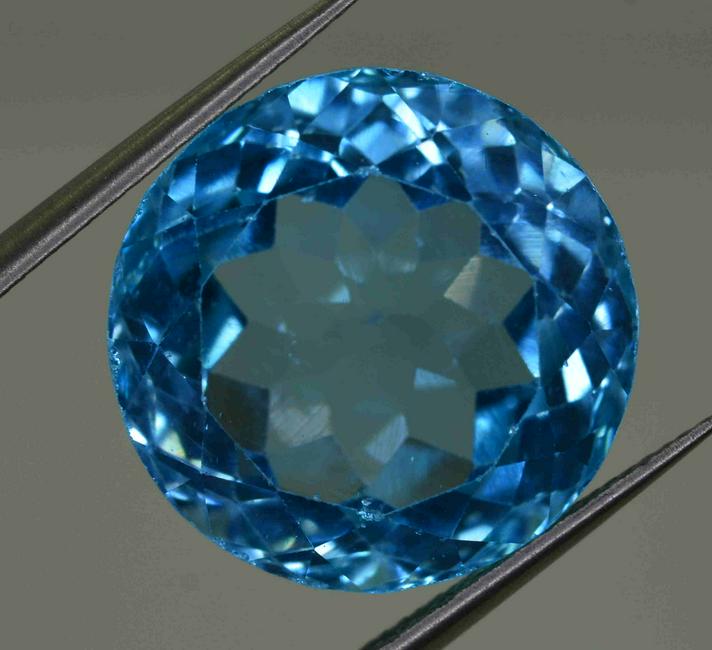 15 Carats Round Cut Swiss Blu Topaz ~ 14x14x9 MM: Title: 15 Carats Round Cut Swiss Blu Topaz ~ 14x14x9 MM Origin: Swiss Gemstones: Topaz Carat Weights: 15 Carats Size/Dimensions: 14x14x9 MM Additional Information: Natural Reserve: $40.00 Shipping:<