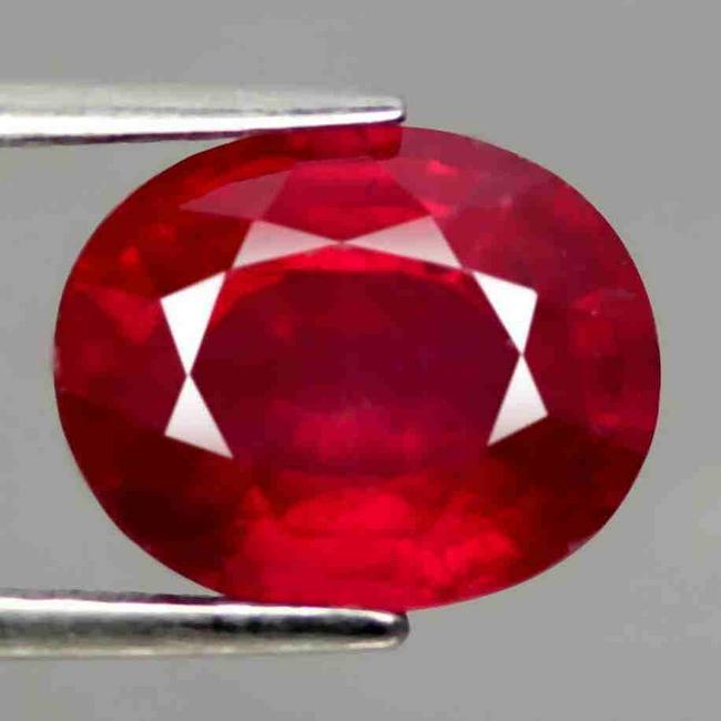 2,60 cts Natural Oval Blood Red Ruby (1 of 3)