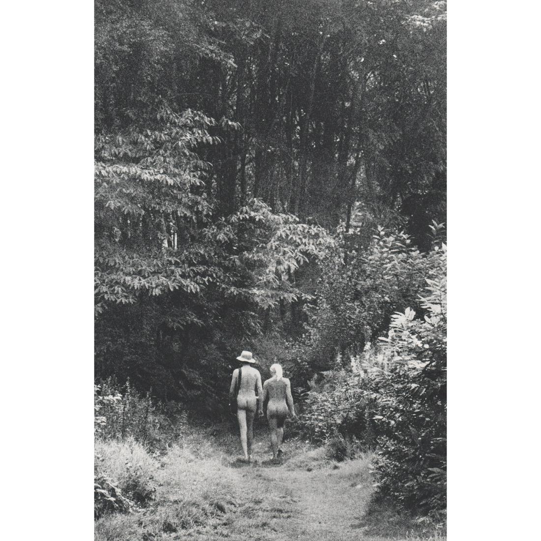 ELLIOTT ERWITT - Nudist Colony: No Reserve! Artist: ELLIOTT ERWITT Print Title: Nudist Colony Medium: Sheet-Fed Gravure Printing Date: 1960's Printed in Italy Image Size approx: 13 x 8.5 inches Elliott Erwitt (born Elio Romano Erwit