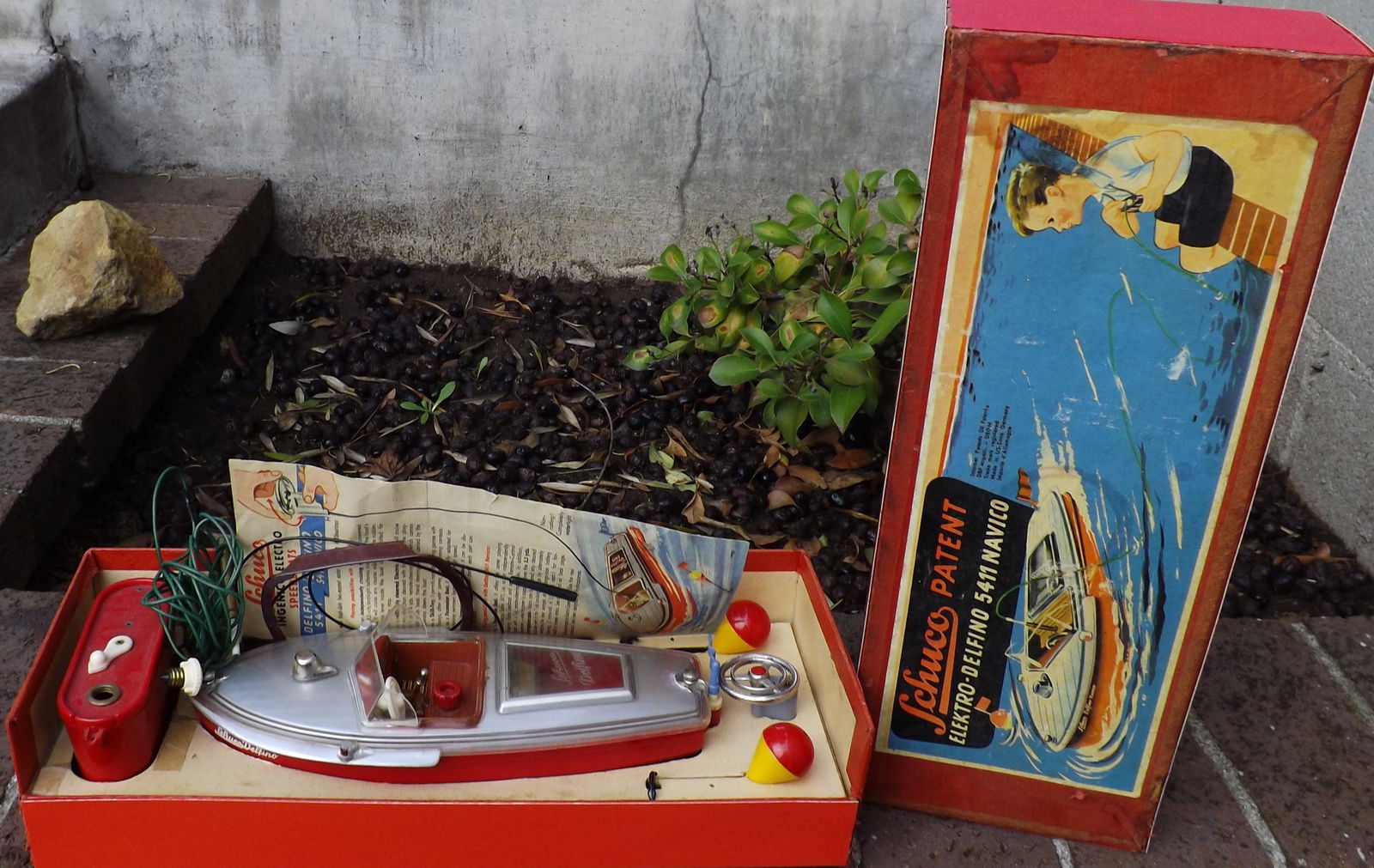 Schuco "Navico-Delfino" 5411 speedboat, Made in (1 of 7)