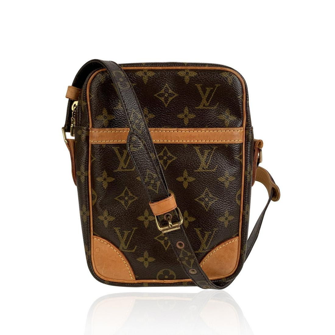 louis vuitton messenger crossbody bag