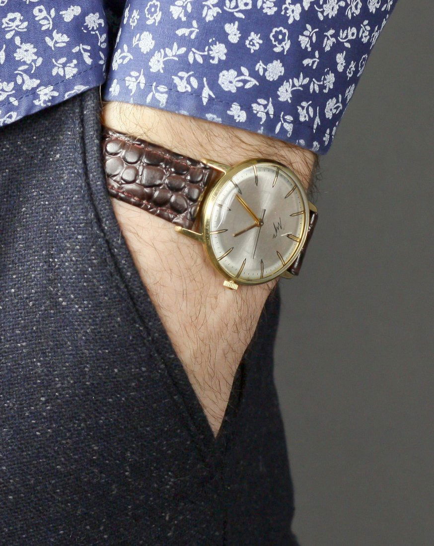 Luch watches vintage men wrist watch russian antique: Title: Luch watches vintage men wrist watch russian antique USSR watch Luch Additional Information: Materials Band material: Leather Gold, Stainless steel Luch vintage men wrist watch russian antique